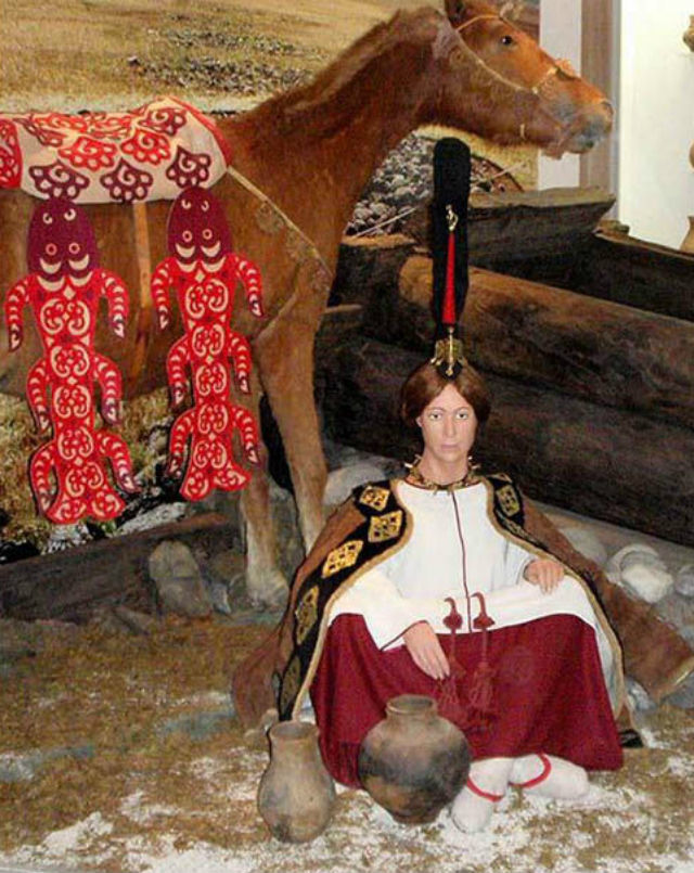 Алтайская принцесса. Алтайская принцесса Укока. Принцесса Укока горный Алтай. Укокская принцесса Алтай музей. Мумия принцессы Укока, Алтай.