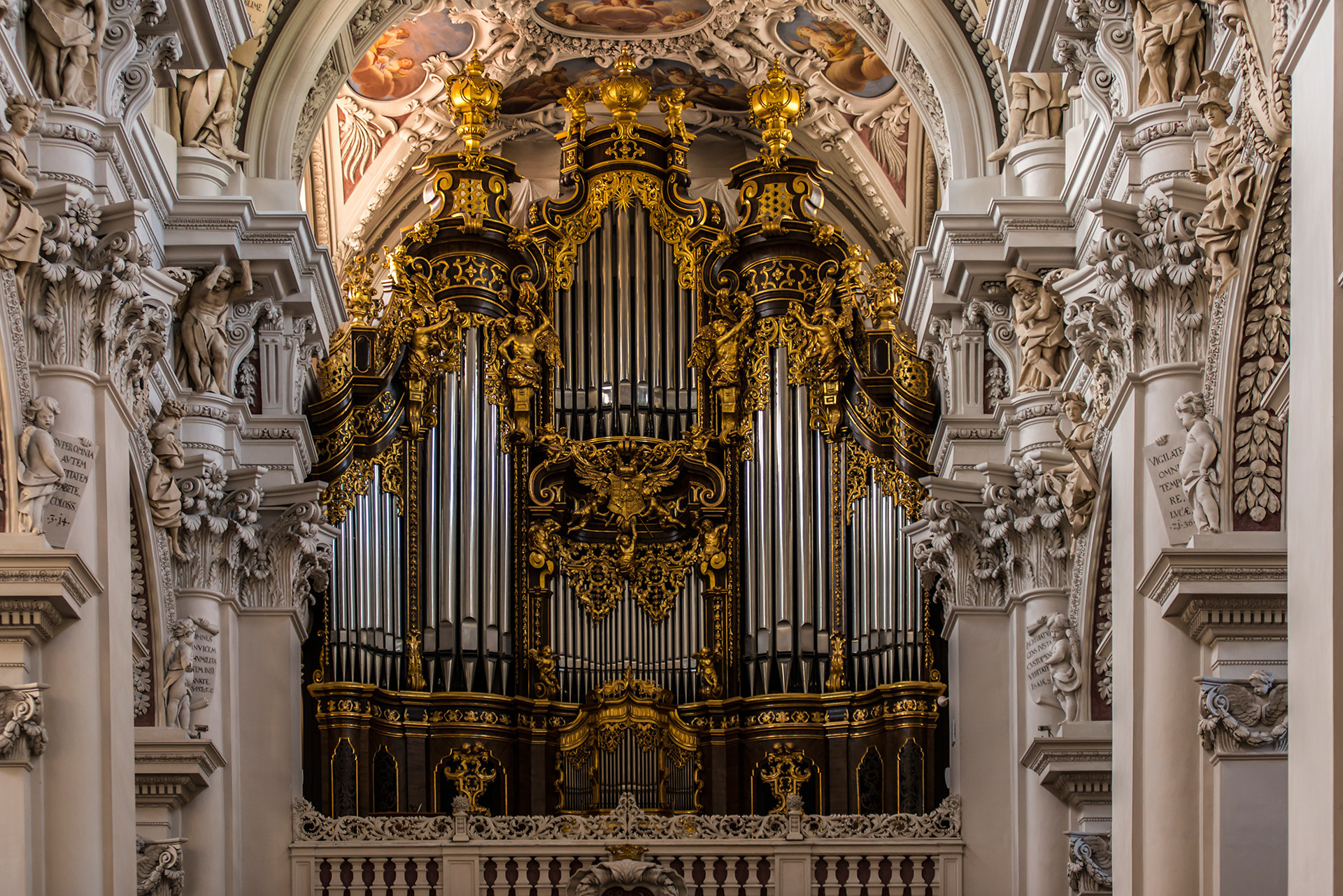 Самый древний орган. Орган собора св Стефана. Церковь Святого Крусиса Эрфурт орган.