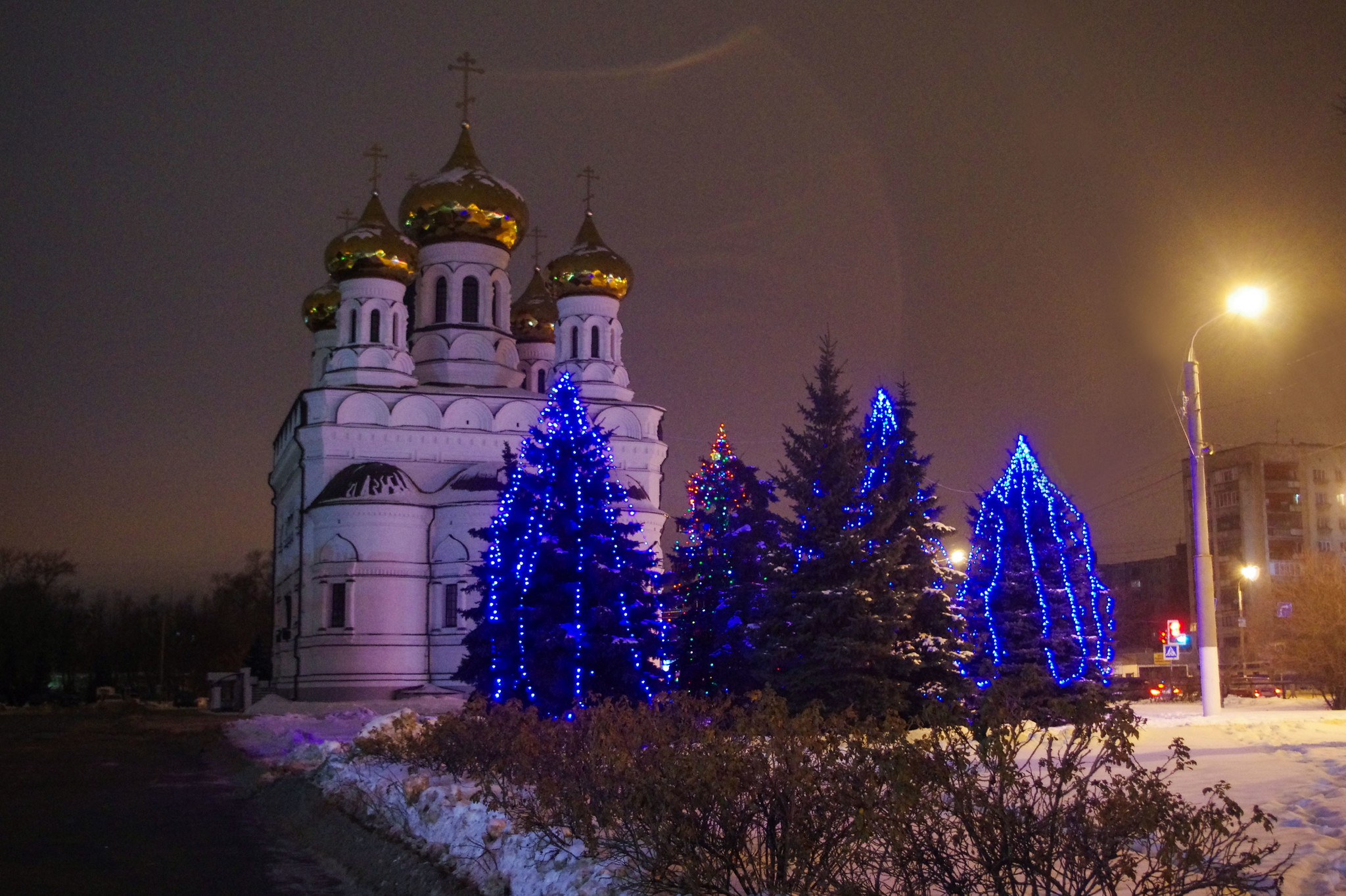 фото ночью красивые храмы зимой