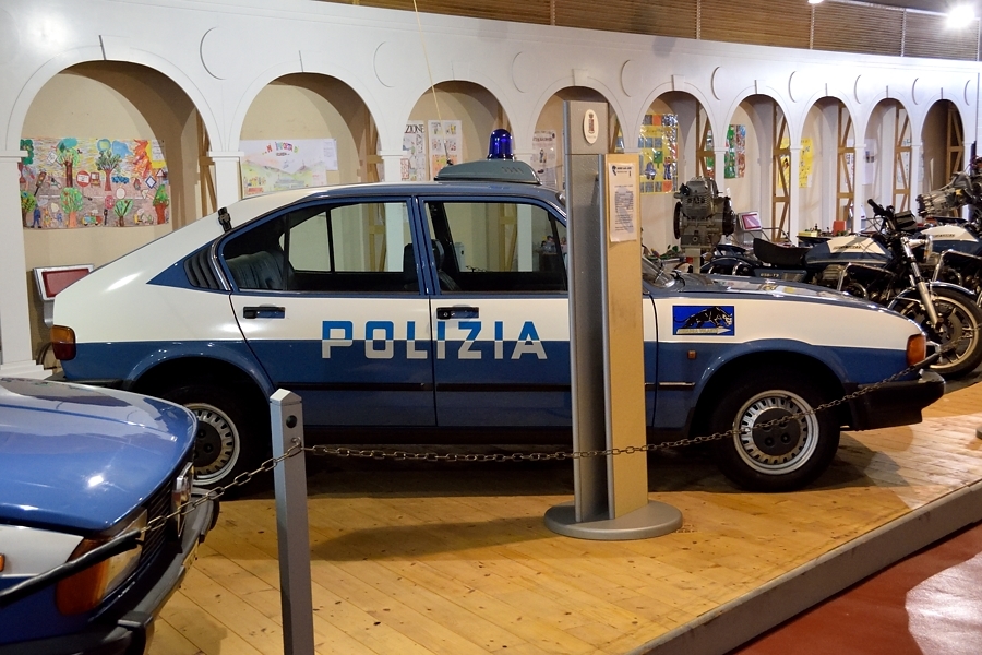 Police museum. Музей автомобилей милиции в Москве. Музей полицейских машин. Музей машин полиции в Москве. Машина милиции музей.